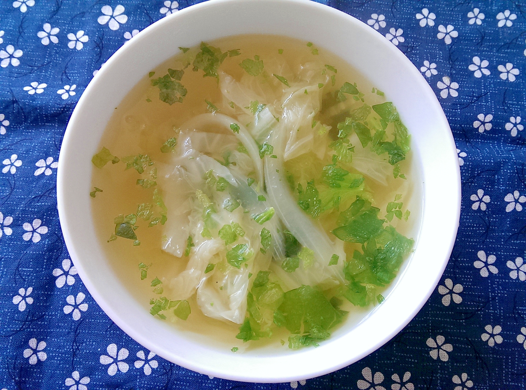 セロリの葉と白菜のスープ