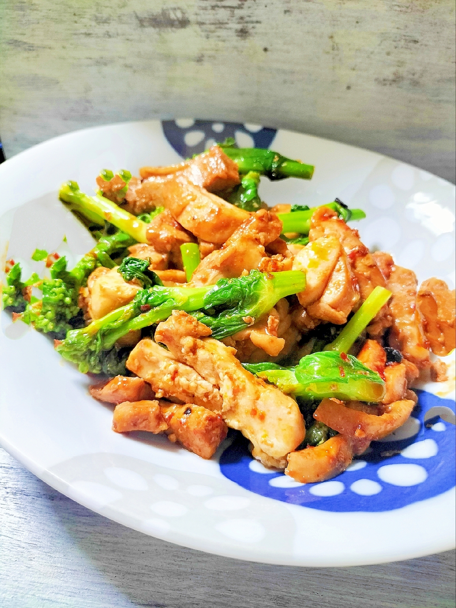 菜の花とチキンのピリ辛豆豉炒め