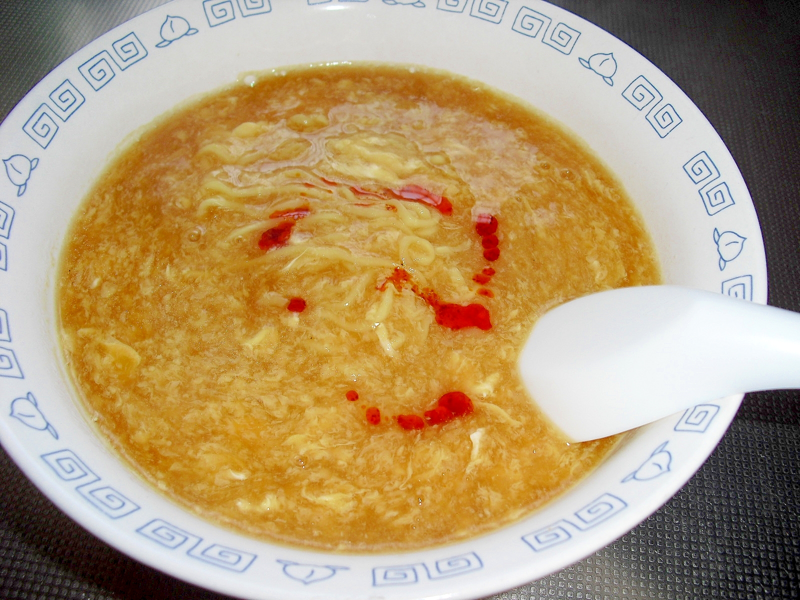 インスタント醤油味で♪我が家の“サンラータン麺”