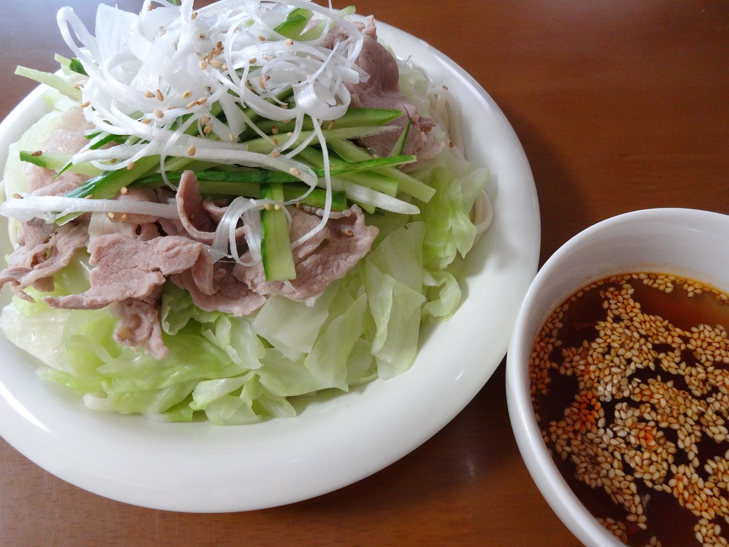 野菜たっぷり！ピリ辛つけ麺