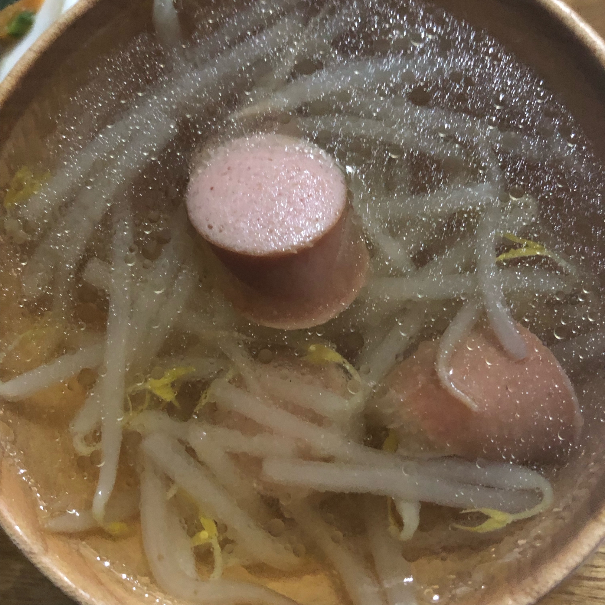 もやしとウインナーのスープ