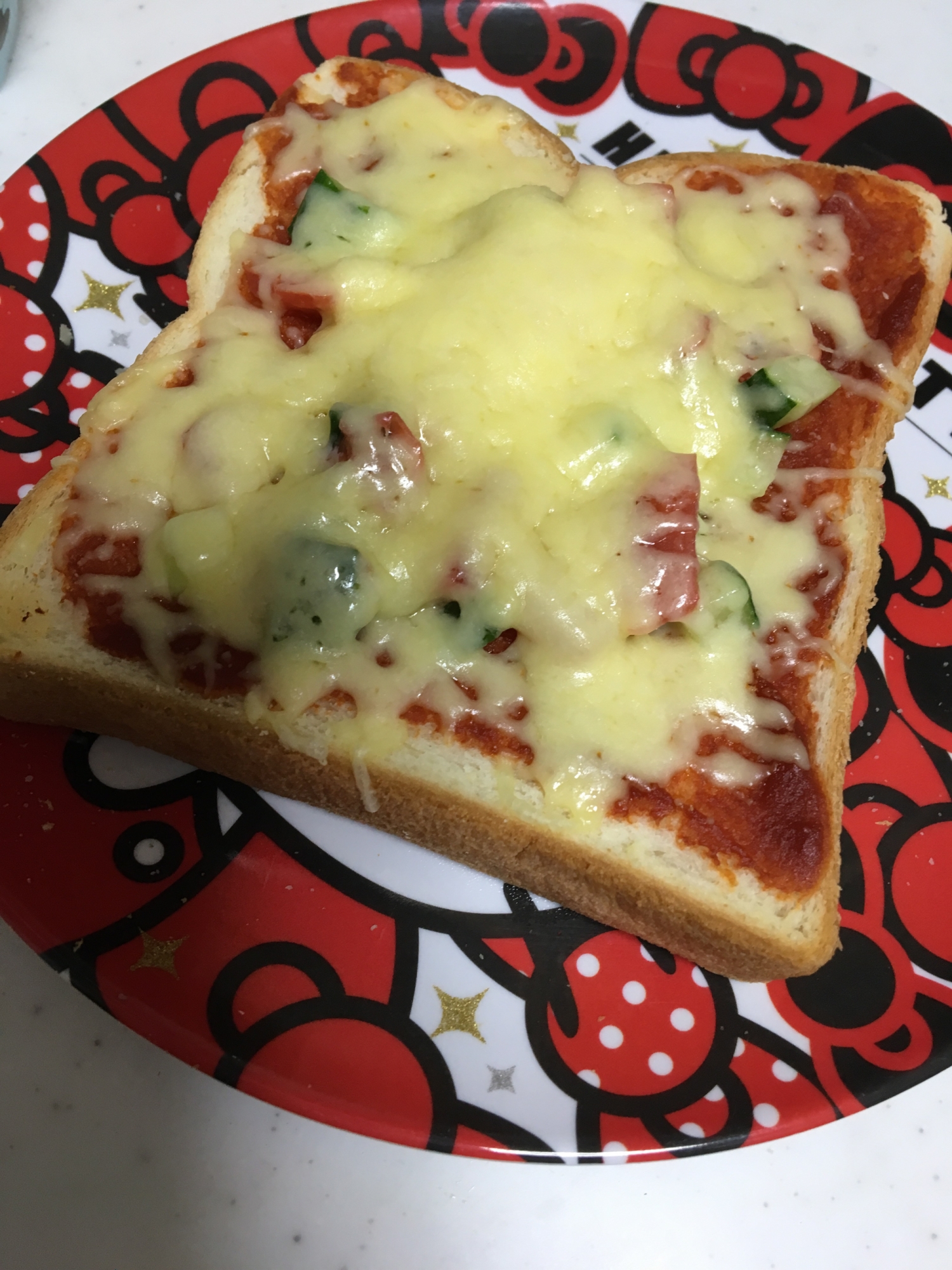 食パンで☆きゅうり&トマトのチーズトースト☆