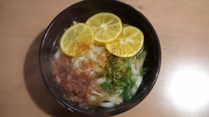 寒くなってきたので、汁物が美味しいですね!(^^)!本日のお昼ご飯に作りました（＾ｕ＾）頂いたうどんの麺も、とっても美味しかったです♪あっさりと頂きました♪