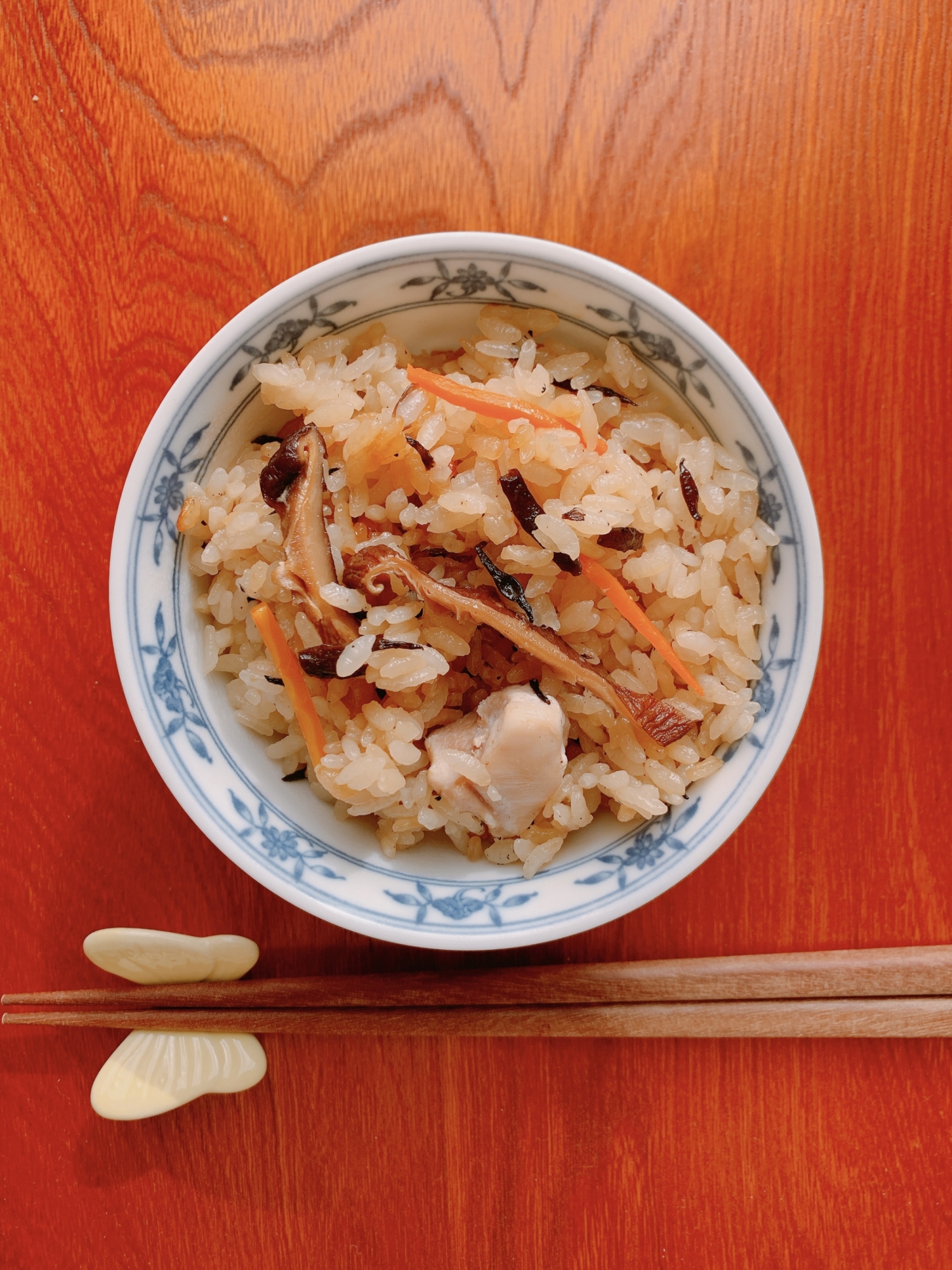 椎茸とひじきの鶏肉の炊き込みご飯