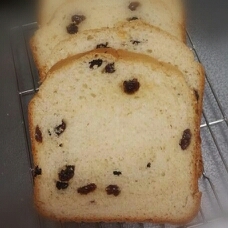 ふんわりヾ(*´∀｀*)ﾉ
美味しいﾚｰｽﾞﾝ食ﾊﾟﾝが出来ました♡