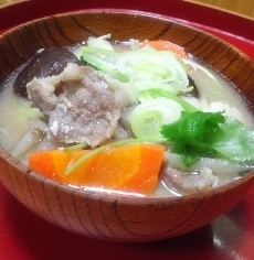 makotooさん家の「基本の豚汁」作りました～♪
すりおろした生姜を入れる豚汁は初めてで、ワクワク！
お野菜たっぷりとれて、温まりました～♪どうもありがと～