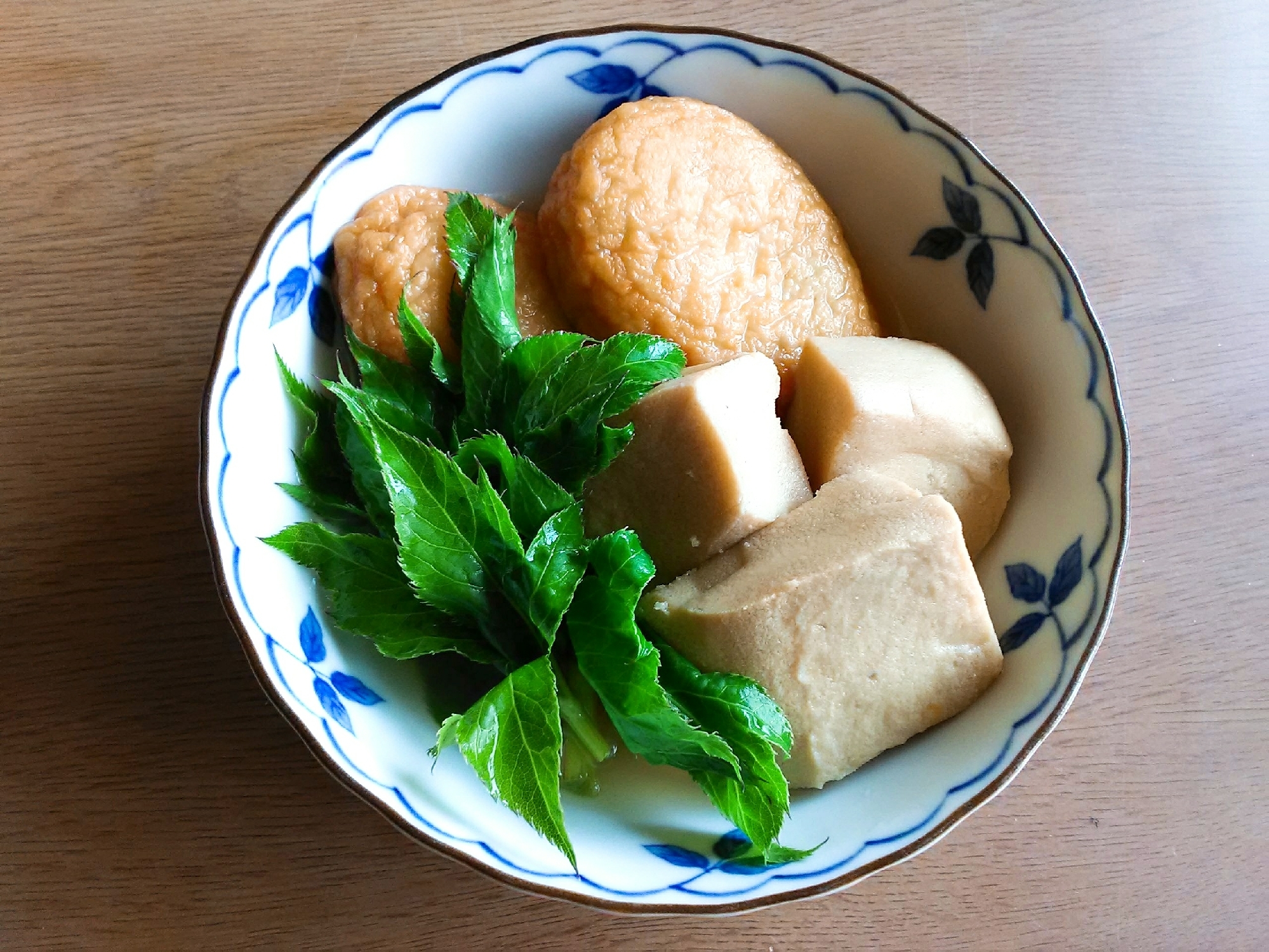さつま揚げと高野豆腐と明日葉の煮物
