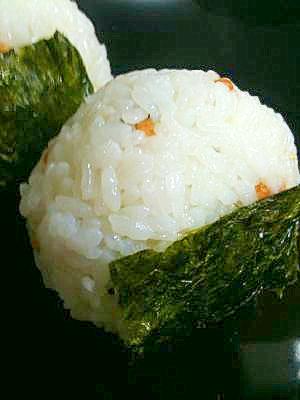 お茶漬けの素で おにぎり作っちゃいました レシピ 作り方 By 新米主婦りえママ 楽天レシピ お茶漬けの素で おにぎり作っちゃいました レシピ 作り方 By 新米主婦りえママ 楽天レシピ