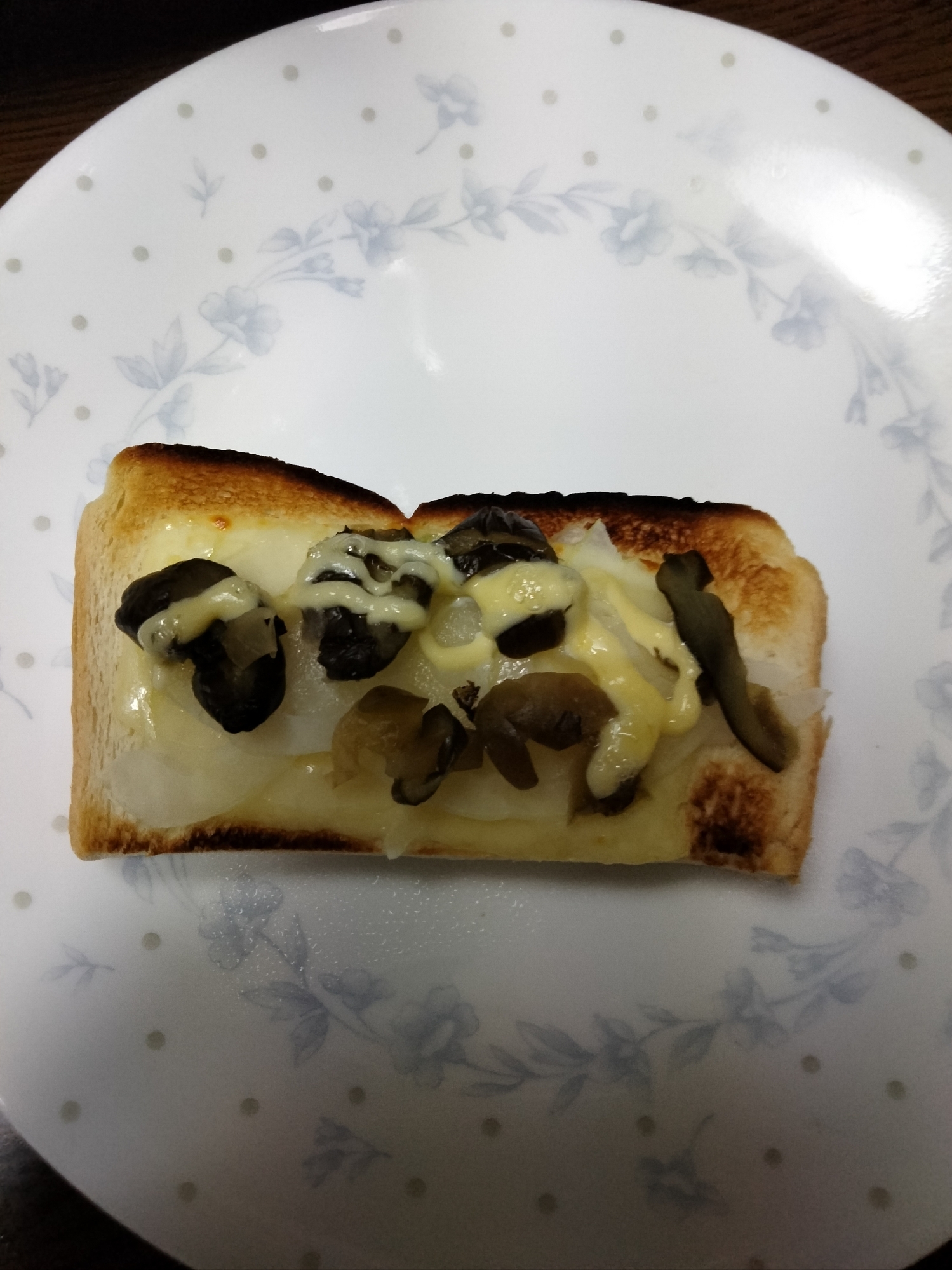ピザトーストアレンジ 新玉ねぎ&しば漬け