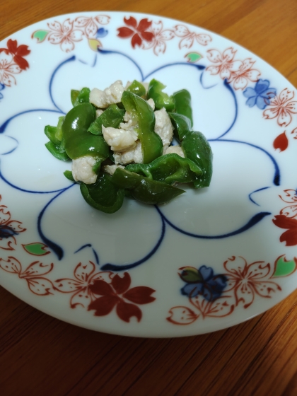 鶏皮とピーマンの簡単炒め