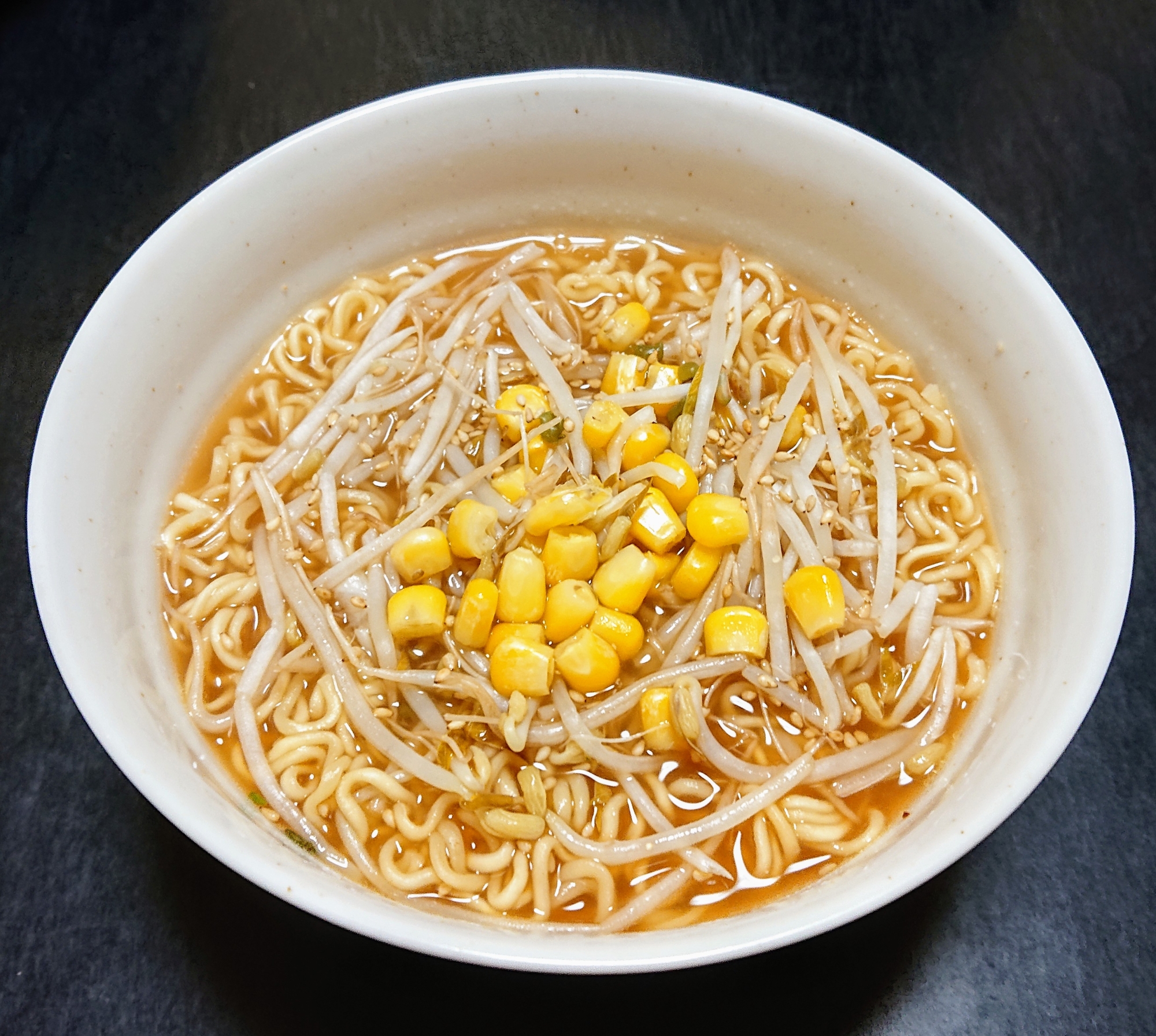 インスタントで☆もやしとコーンの味噌ラーメン