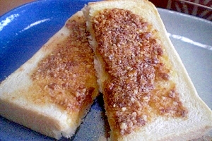 今朝のトースト！　　「黒糖くるみバタートースト」　