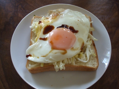 醤油の和トースト美味しいですね( *´艸｀)♡
キャベツと卵でボリューム満点でお腹もいっぱいになりました♪
ごちそうさまでした☆