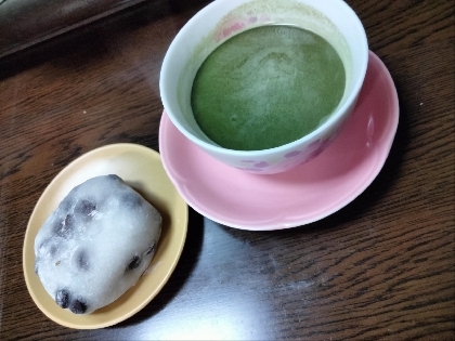こんにちは。おやつに♡豆大福と青汁緑茶で美味しくいただきました。レシピ有難うございました。