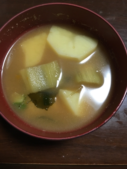茄子とじゃがいもの味噌汁