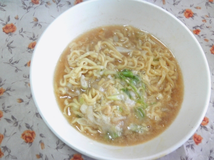 ラーメンと葱と卵は最強の旨旨コンビだよね(*^_^*)美味しいの一言だよ～♡ご飯inすると又コレが美味しいの♪お下品？ｗ近所のラーメン屋のご飯入り大人気よ＾＾