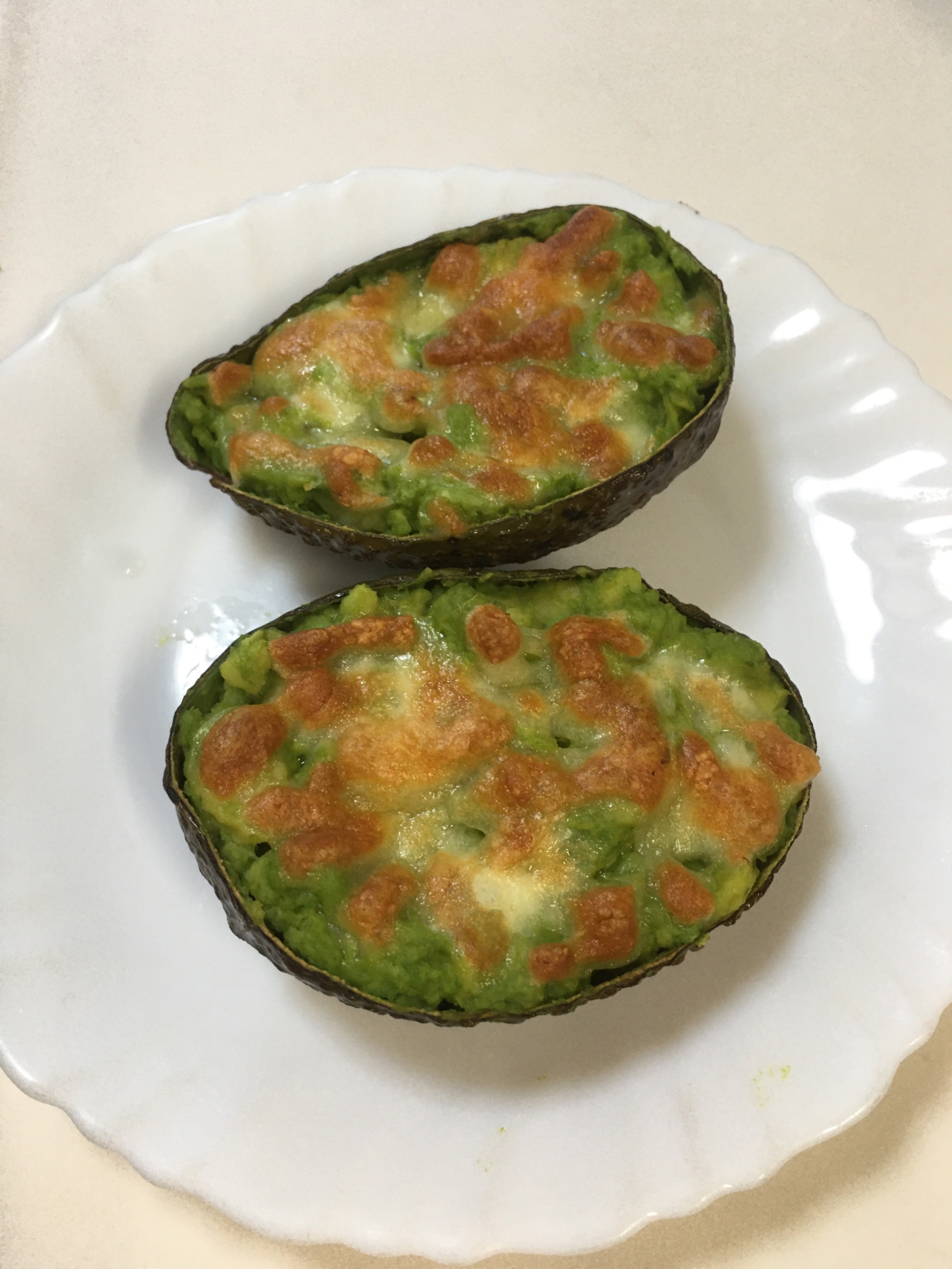 アボカドのニンニクチーズ焼き