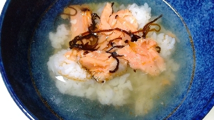 こんにちは♪
急にお茶漬けが食べたくなって、残りものの鮭で作りました。
シンプルでおいしかった！
ごちそうさま(*^^*)