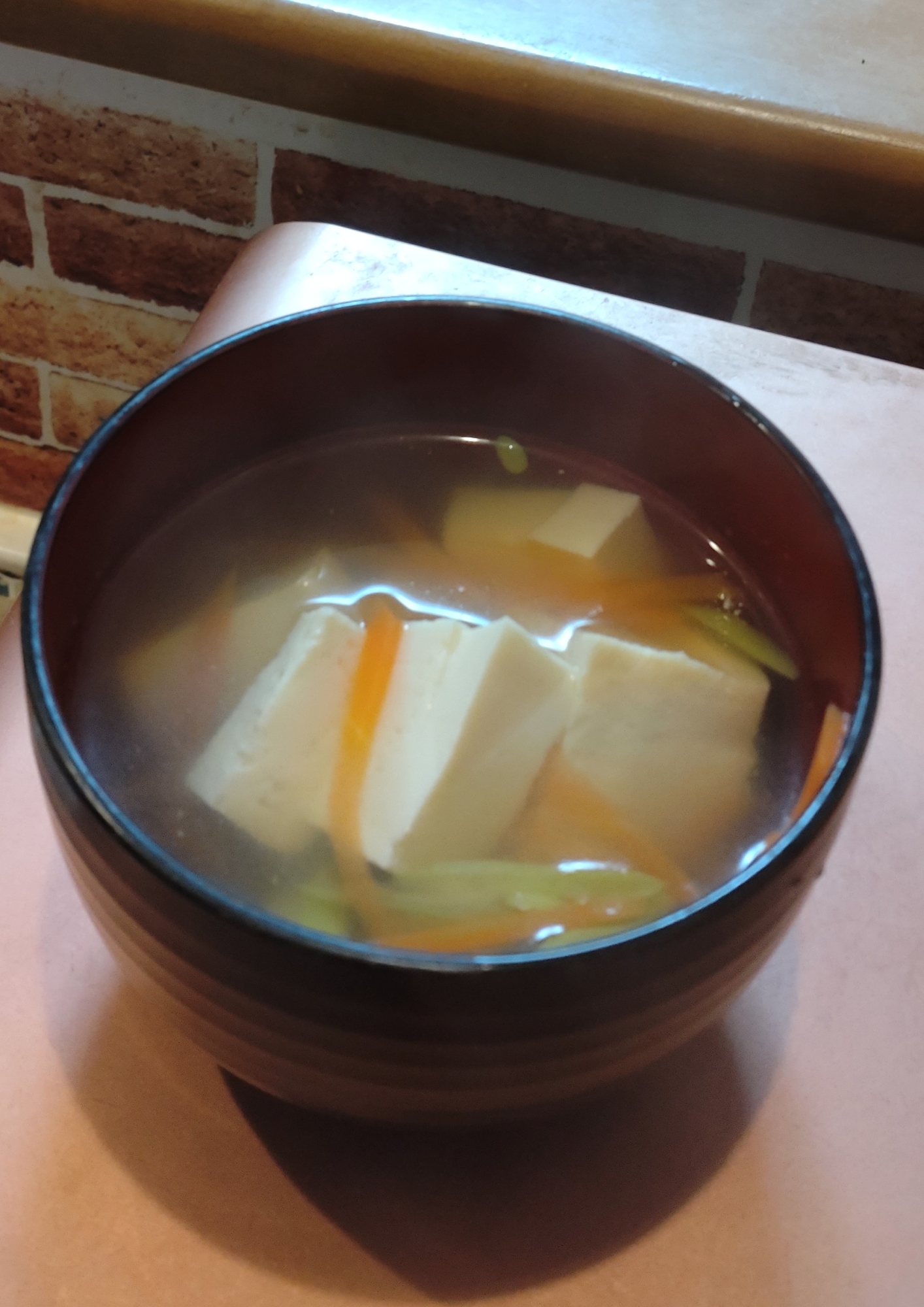 豆腐と野菜のコンソメスープ