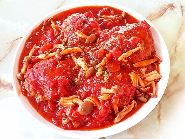 フライパンで完結！トマト缶の煮込みハンバーグ♪