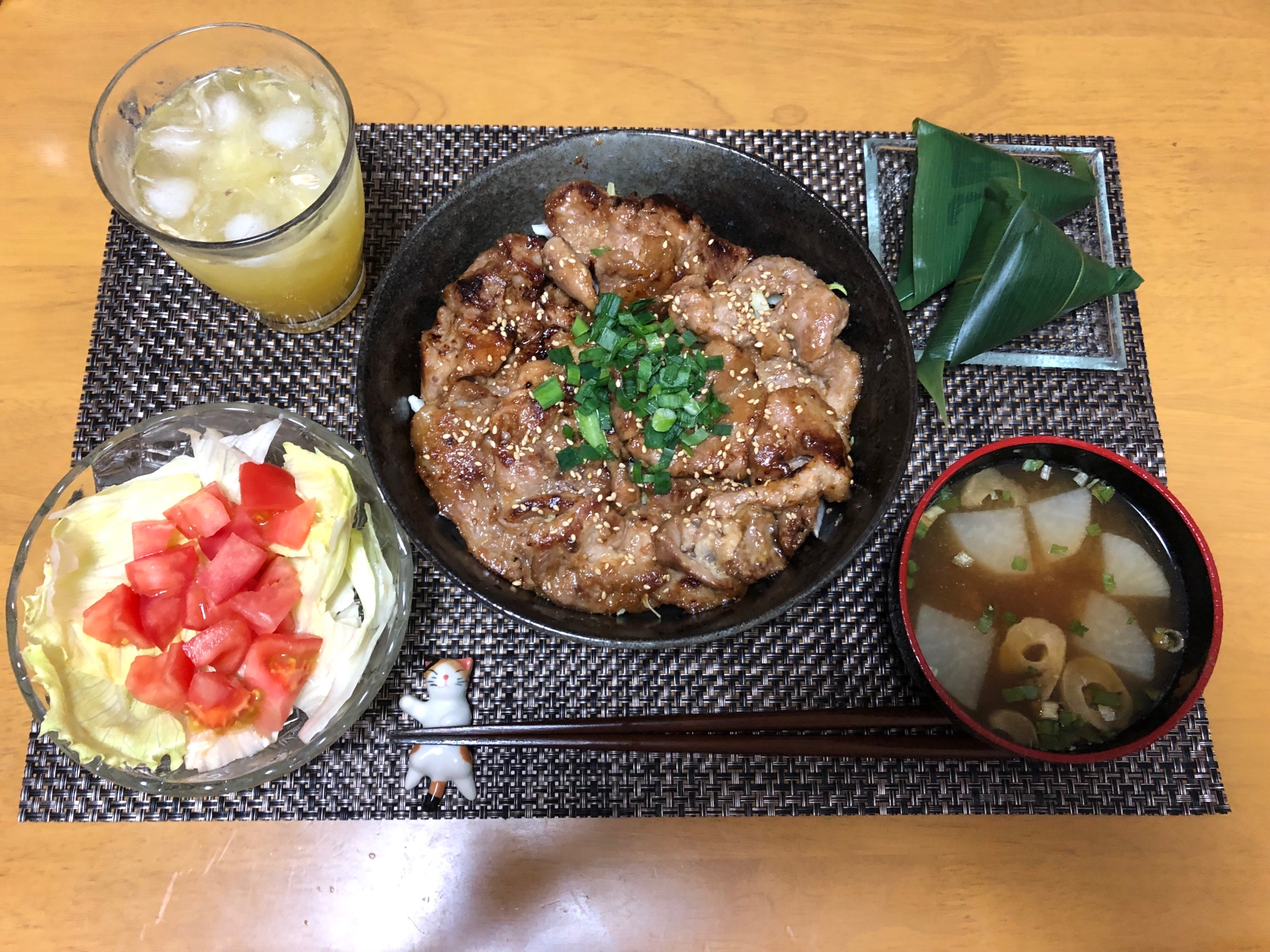 今日の献立 メインは豚照り丼 レシピ 作り方 By さっちょりんこ 楽天レシピ