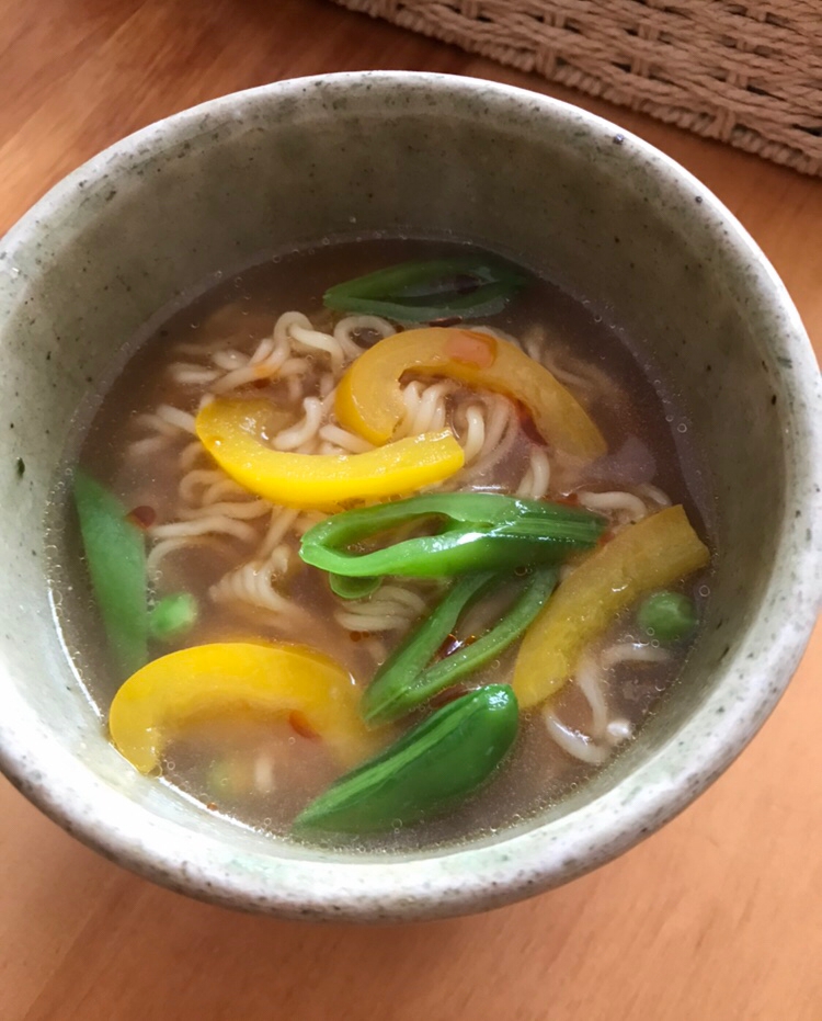 パプリカとスナップえんどうの味噌ラーメン