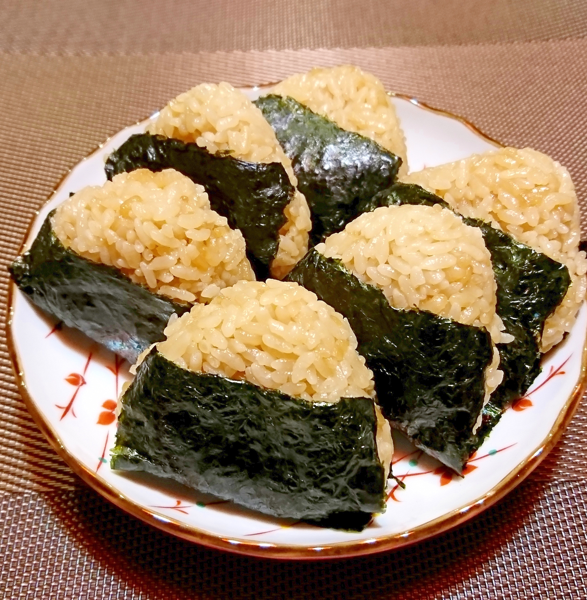 茶飯のおむすび