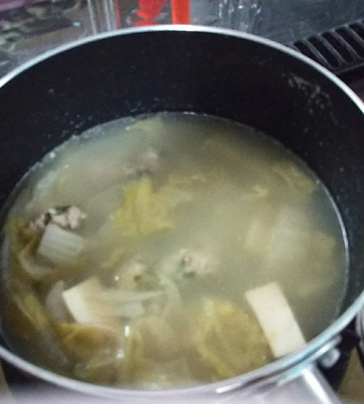 白菜と肉団子のゴマ豆乳鍋