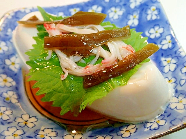 麺つゆで　大葉とシ一サラダと茎わかめの冷奴