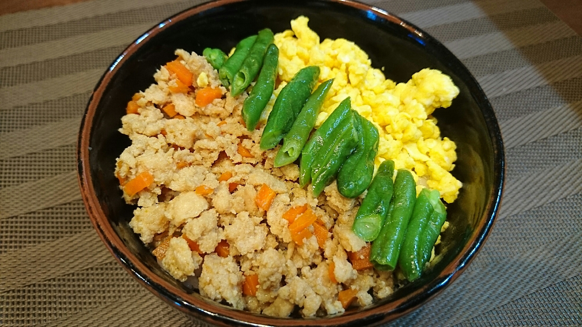 にんじん入り！鶏そぼろ丼