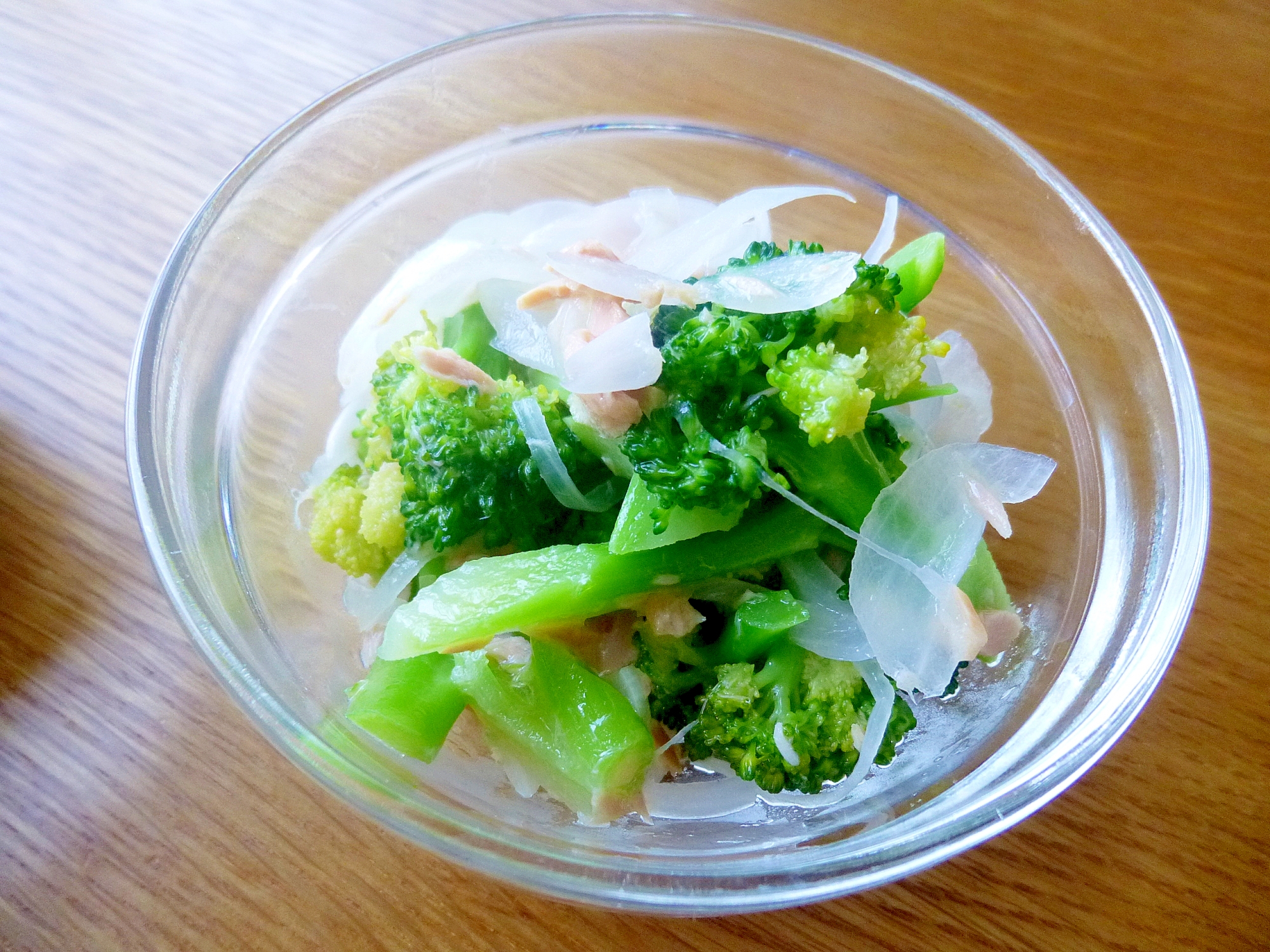 ツナと玉ねぎ、ブロッコリーのサラダ