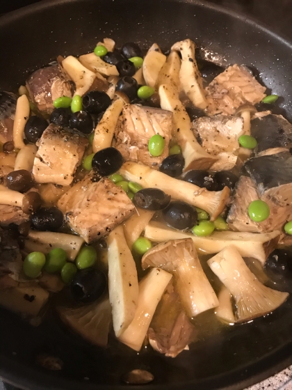 鯖缶使用なのでお手軽に作れました！残ったオイルは鯖の美味しいダシが移っているのでパンに浸していただきました♪