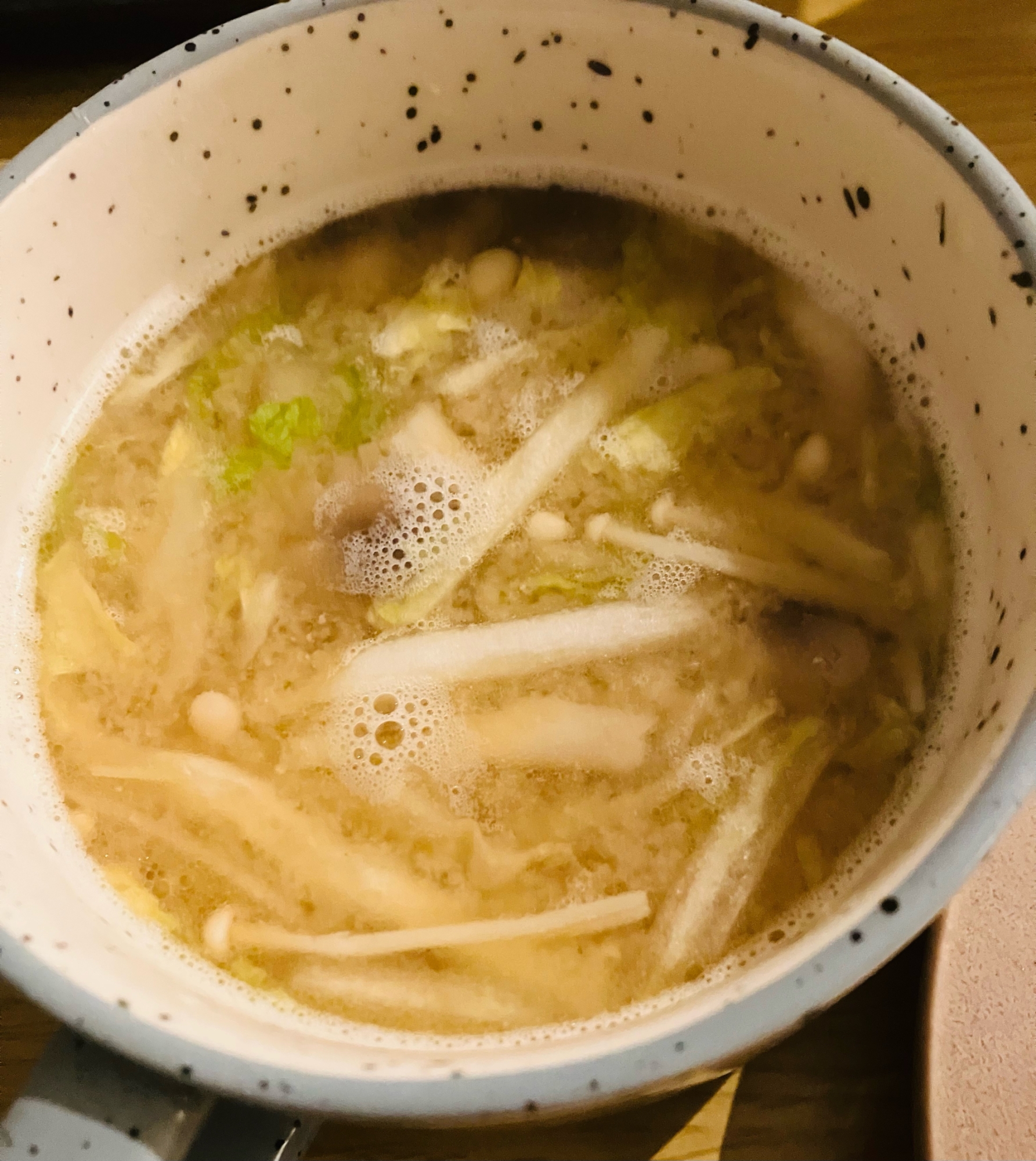 バター入り＊きのこと白菜の味噌汁