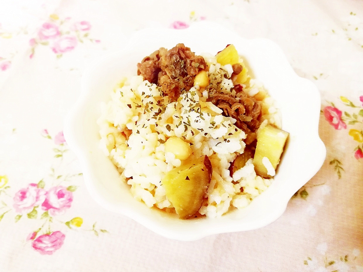 牛肉入り♪さつまいもと大豆の混ぜ御飯