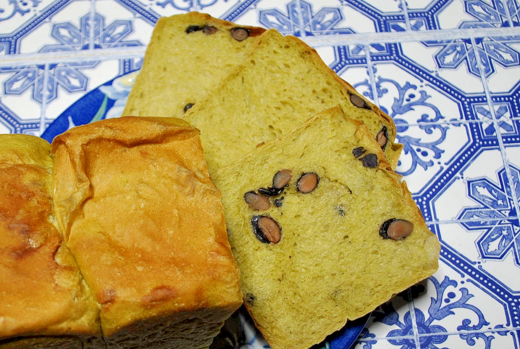 黒豆と抹茶の食パン