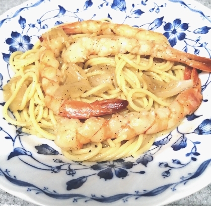 クリスマスメニューを何かしようと思い、エビはあるし、パスタ食べたくなって作りました。
美味しかったです。家にあるものだけで作ったので、パセリは無しですが…