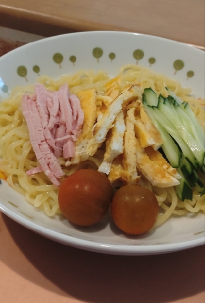 プチトマトが可愛い☆冷麺