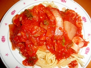 冬野菜と魚肉ソーセージのトマトパスタ