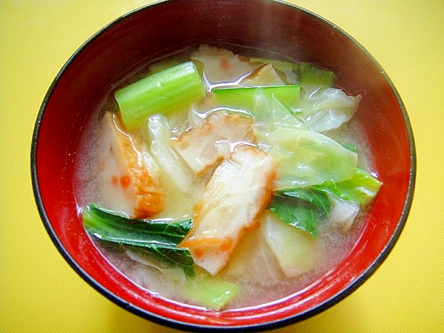 キャベツと小松菜さつま揚げの味噌汁