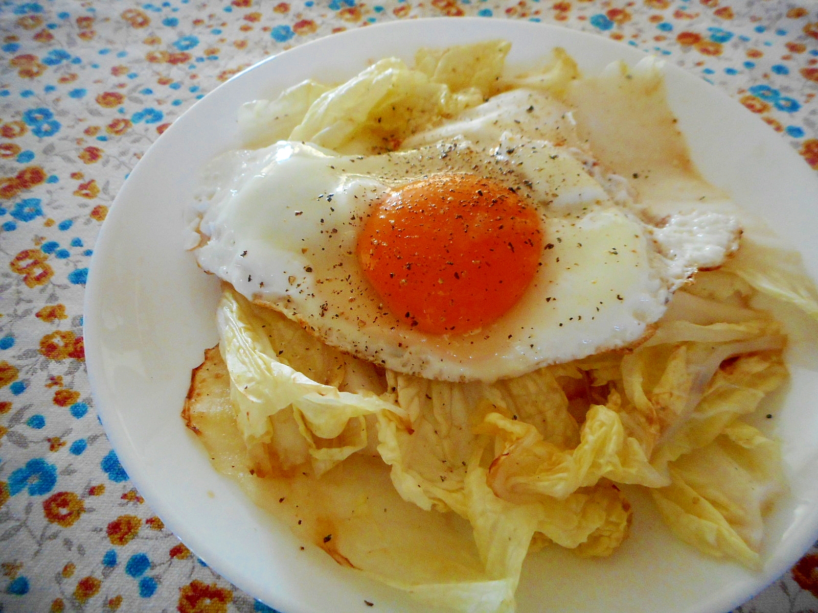 焼き白菜の目玉焼き乗せ