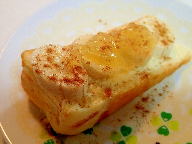 バナナと林檎ジャムのシナモン香るチーズケーキ