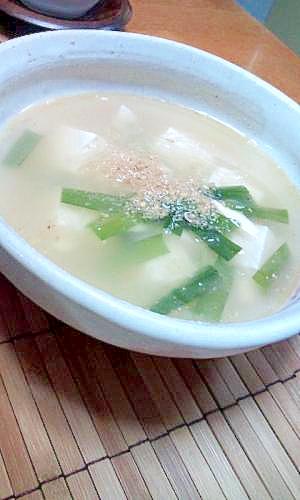 豆腐とニラの中華スープ