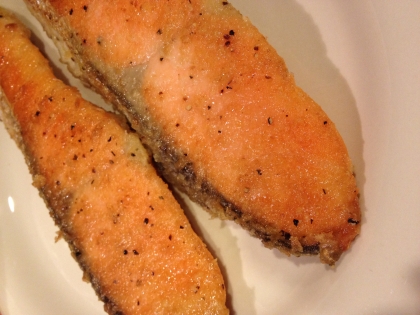 サクッと美味しい　秘密はパン粉　鮭のムニエル