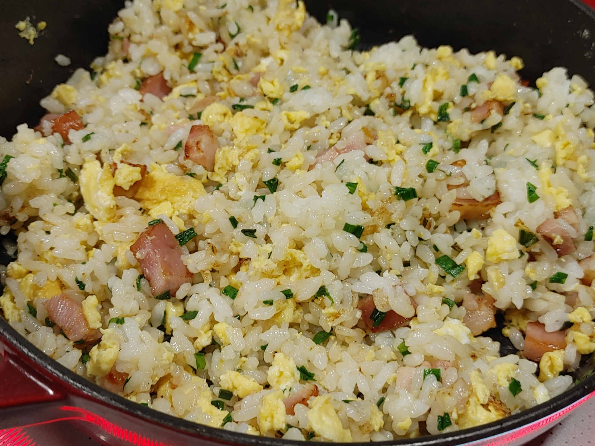 ストウブDe〜にらとベーコンのダシダ風炒飯