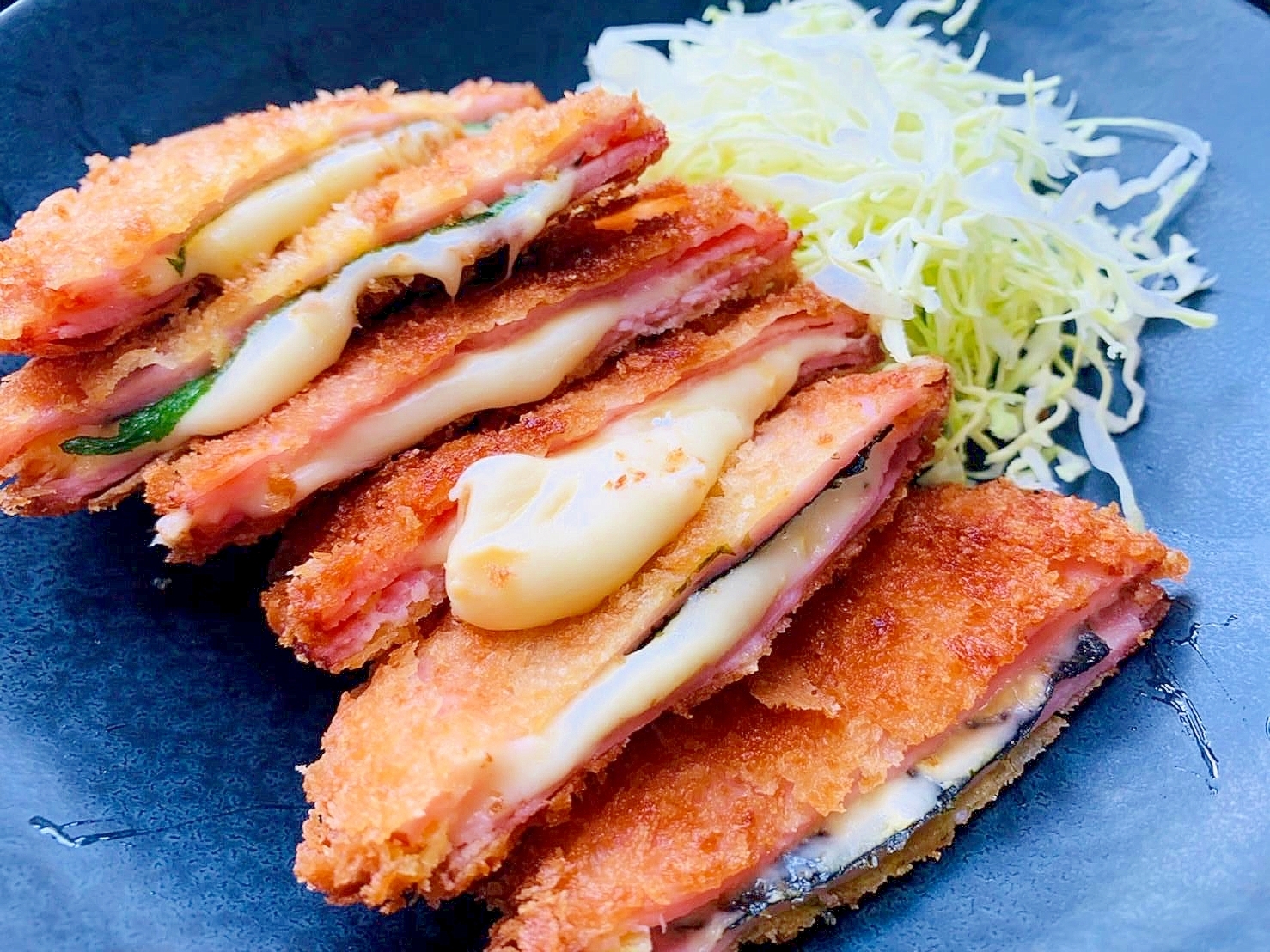 お弁当にもぴったり！チーズがとろける絶品ハムカツ