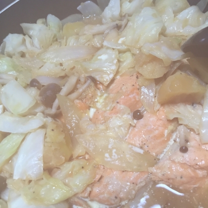 野菜たっぷり＼(^o^)／ペロリ！鮭の新しい食べ方です♡こんなに美味しいとは、、！