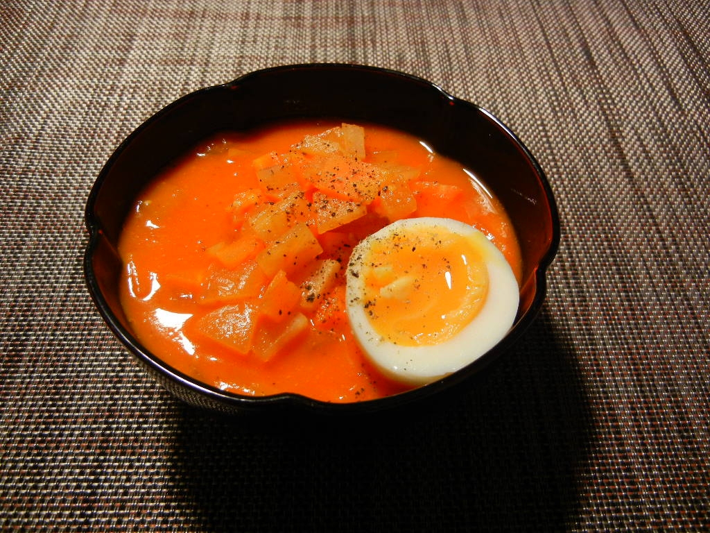 トマトと根野菜のスープ