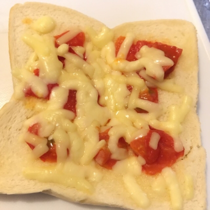 トマトのチーズトースト