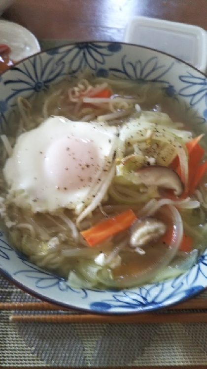 塩ラーメン♪たっぷり野菜炒めのせ