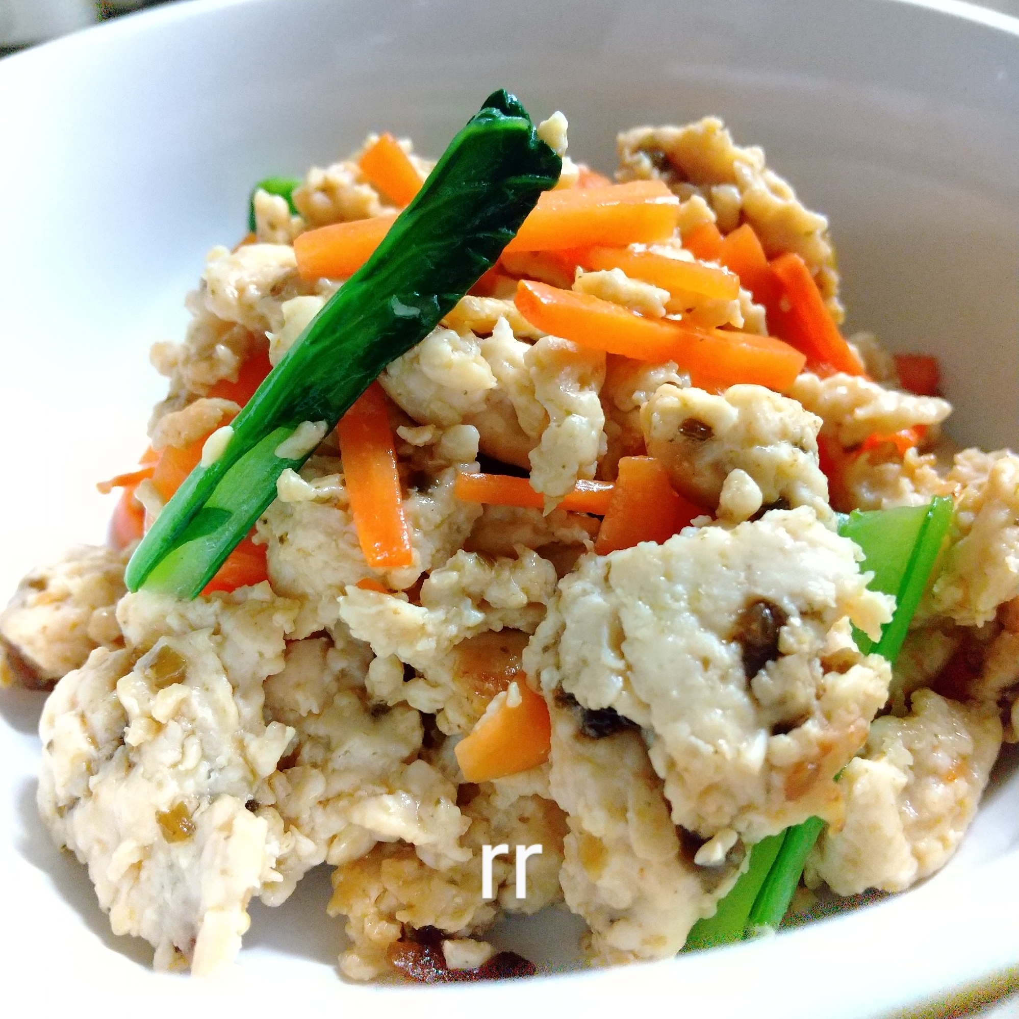 作って冷凍◎鶏むね肉と小松菜人参のお好み焼き粉炒め